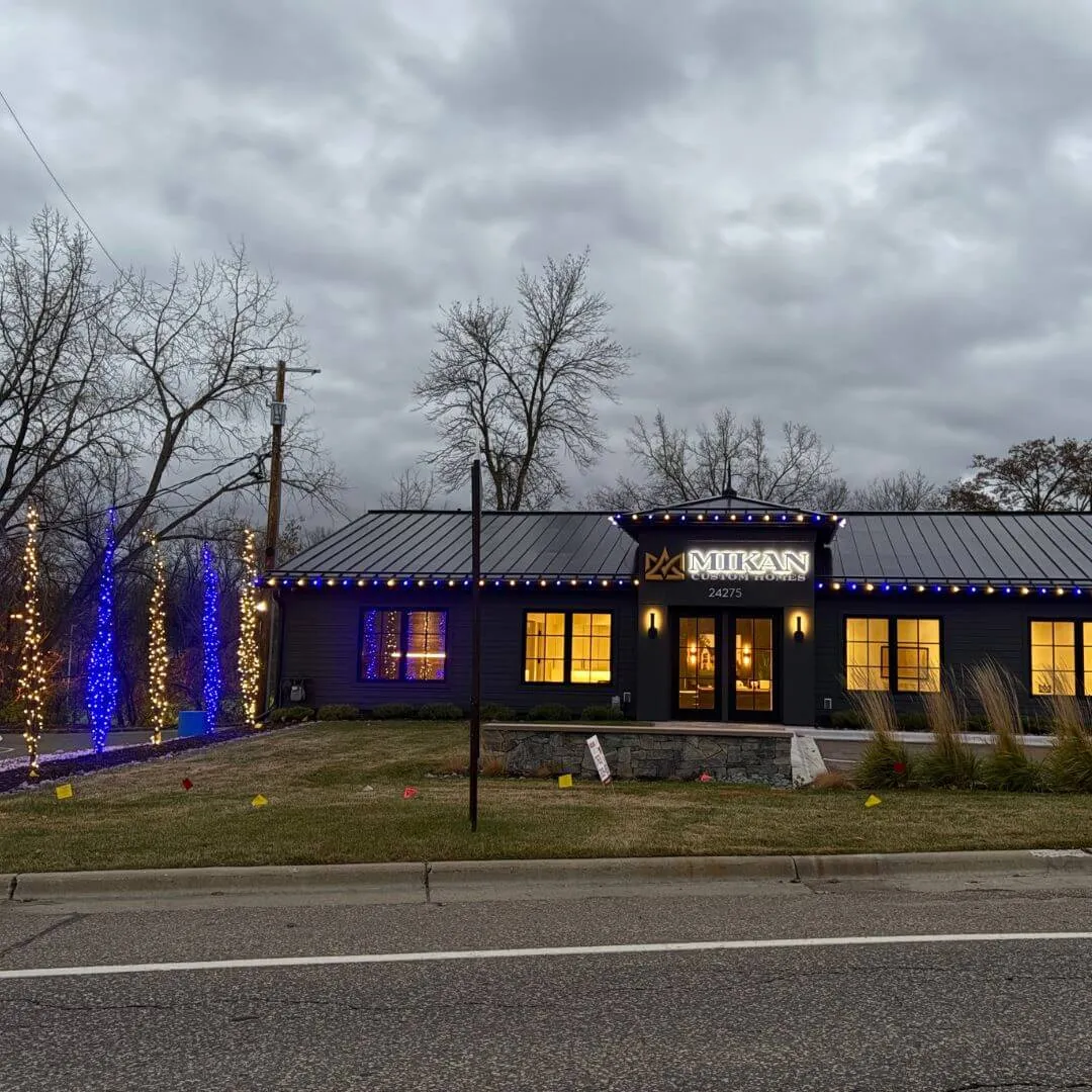 Commercial holiday lighting — large-scale professional installation